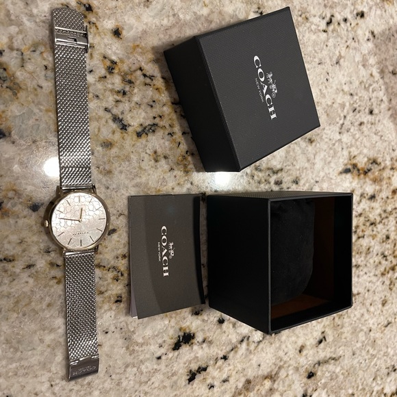 Women’s Coach Watch - Picture 2 of 4